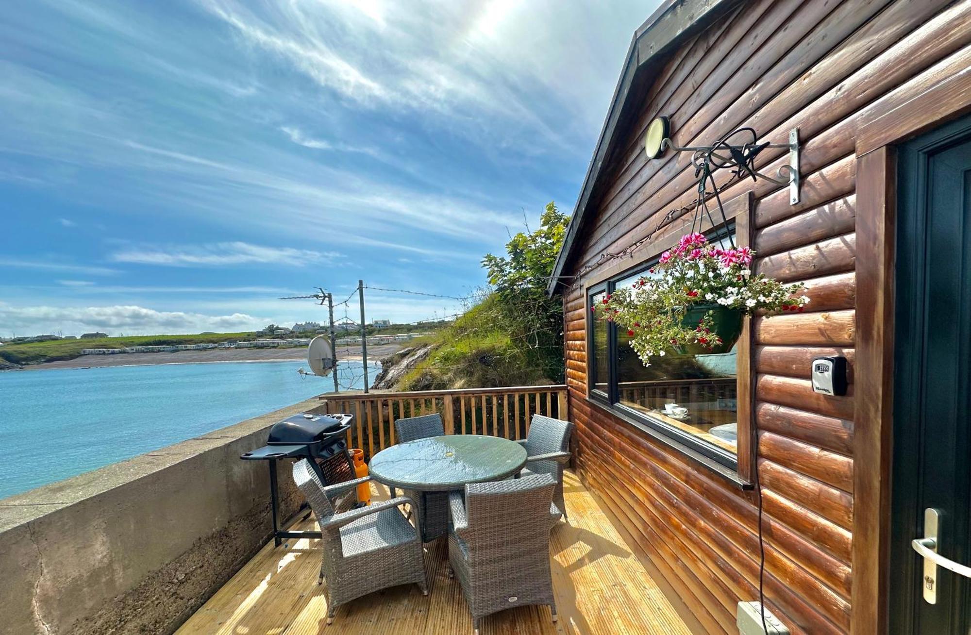 Cosy Portmor Log Cabin- Sea Views, Deck & Relaxation Malin Head Exterior photo
