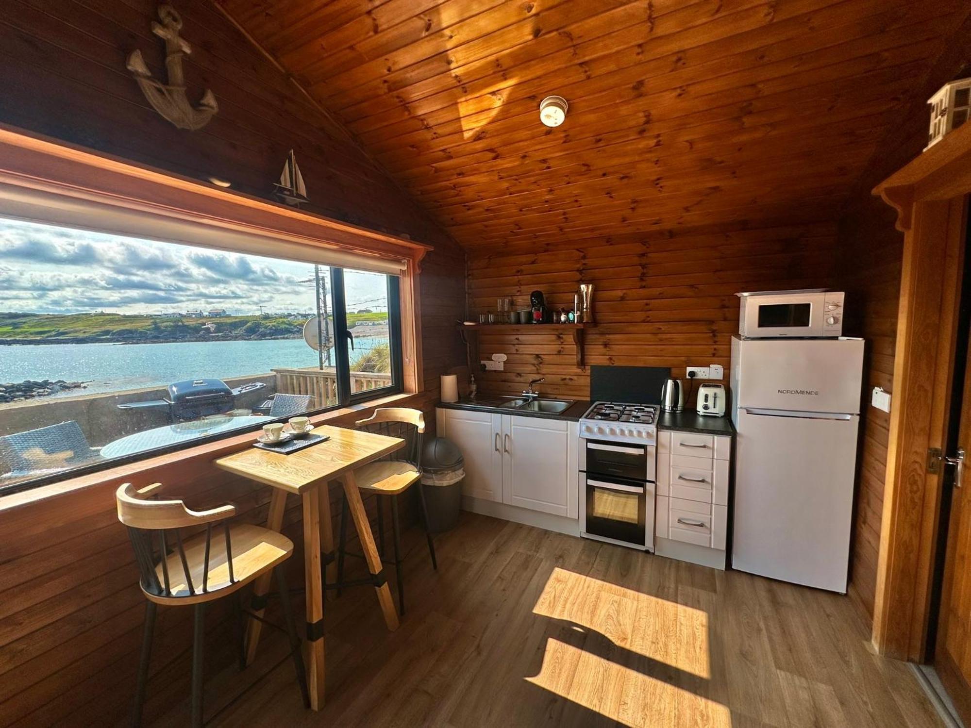 Cosy Portmor Log Cabin- Sea Views, Deck & Relaxation Malin Head Exterior photo